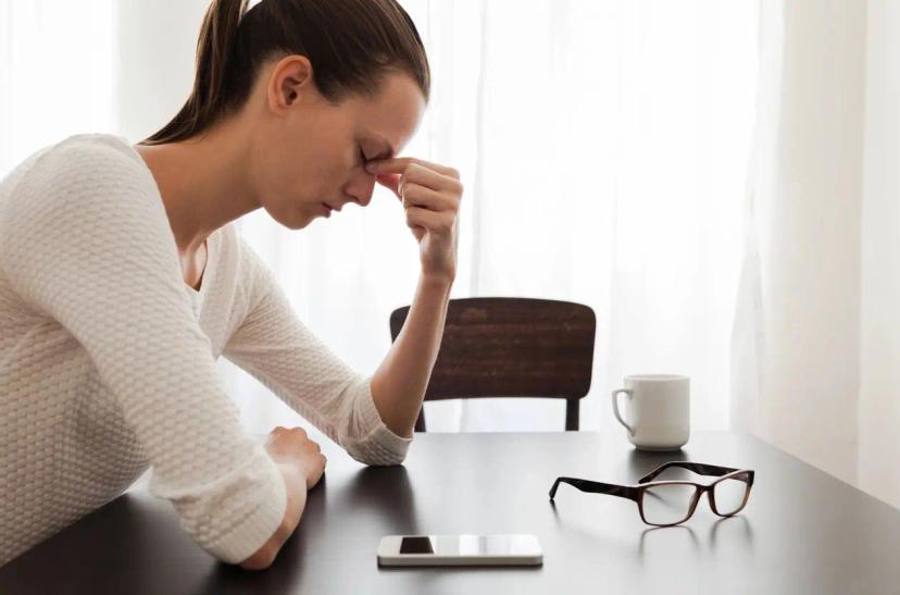 The Subtle Signs That Someone Might Be Struggling With Anxiety